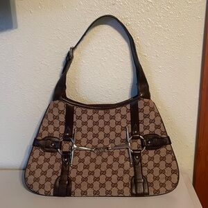 That's a Gucci handbag!
